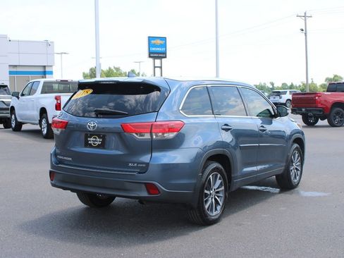 Used 2018 Toyota Highlander XLE AWD/4WD image 9