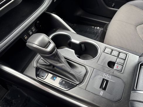 Certified 2023 Toyota Highlander LE image 25