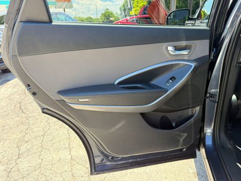 Used 2019 Hyundai Santa Fe XL SE FWD image 11