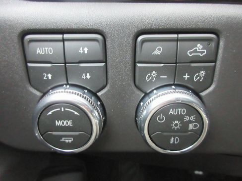 New 2026 GMC Sierra 1500 SLT w/ SLT Premium Plus Package image 17