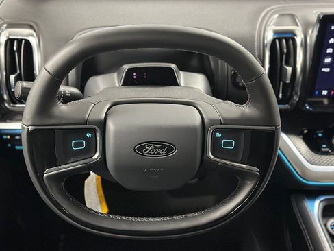 New 2025 Ford Expedition Platinum w/ Stealth Appearance Package image 5