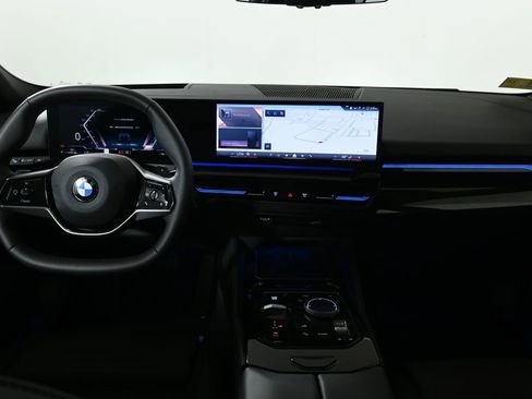 Used 2024 BMW 530i xDrive AWD/4WD image 17