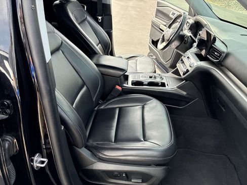 Used 2021 Ford Explorer XLT w/ Equipment Group 202A image 22