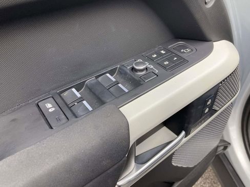 Used 2022 Land Rover Defender 110 X-Dynamic SE image 11