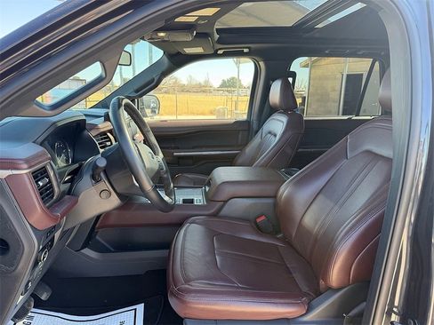 Used 2024 Ford Expedition Limited image 7