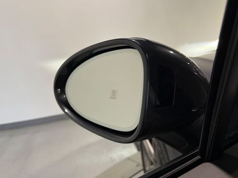 Used 2021 Porsche Macan AWD/4WD image 32