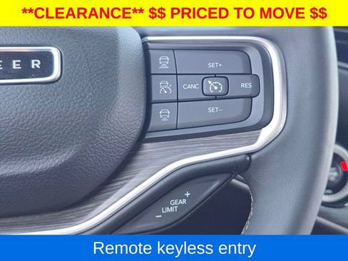 Used 2024 Jeep Wagoneer L Series II w/ Flexible Seating Group AWD/4WD image 29