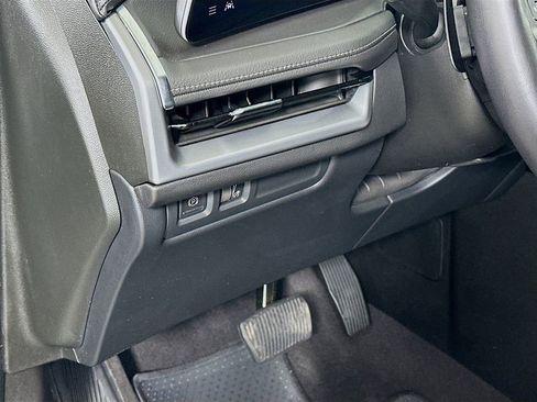 Used 2024 Cadillac XT4 Premium Luxury image 10