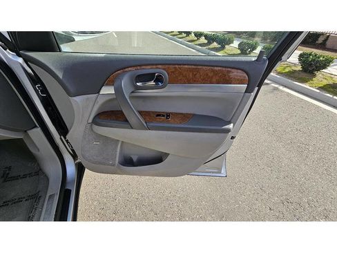 Used 2009 Buick Enclave CXL w/ Entertainment Package #4 image 39