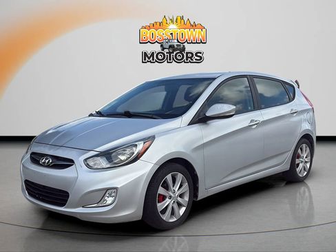 Used 2013 Hyundai Accent SE FWD image 1
