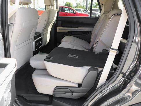 Used 2022 Ford Expedition XLT image 40