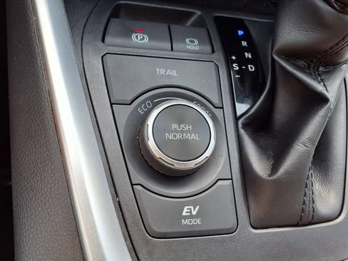 Used 2022 Toyota RAV4 SE AWD/4WD image 25