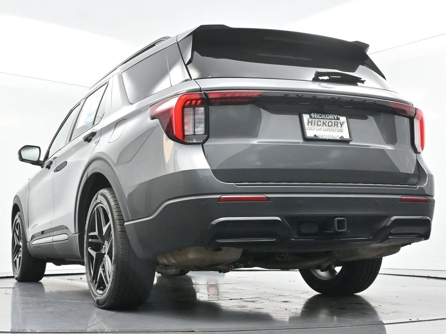 Used 2025 Ford Explorer ST-Line w/ Premium Package RWD image 48