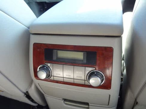 Used 2013 Toyota Highlander Limited AWD/4WD image 23