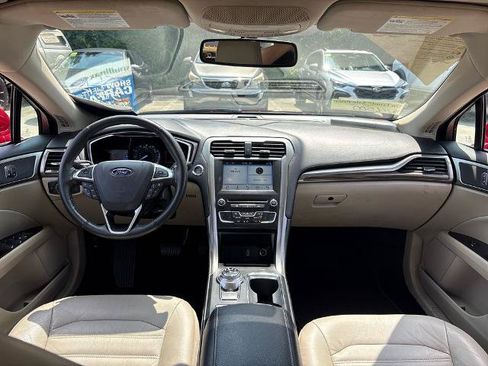 Certified 2017 Ford Fusion SE w/ Fusion SE Technology Package FWD image 7