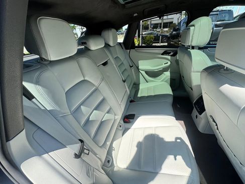 Used 2017 Porsche Macan Turbo AWD/4WD image 17