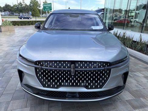 Certified 2025 Lincoln Nautilus Premier AWD/4WD image 7