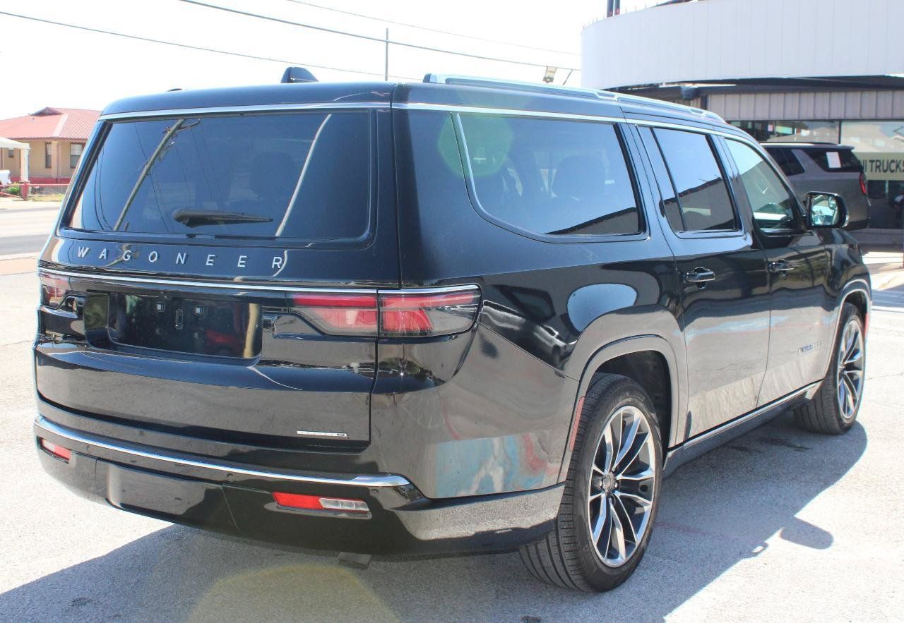 Used 2024 Jeep Wagoneer L Series III w/ Premium Group I AWD/4WD image 3