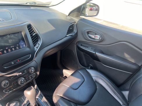Used 2020 Jeep Cherokee Latitude Plus w/ Cold Weather Group AWD/4WD image 12