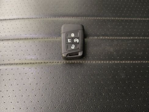 Used 2022 Volkswagen Tiguan SE w/ Panoramic Sunroof Package image 32