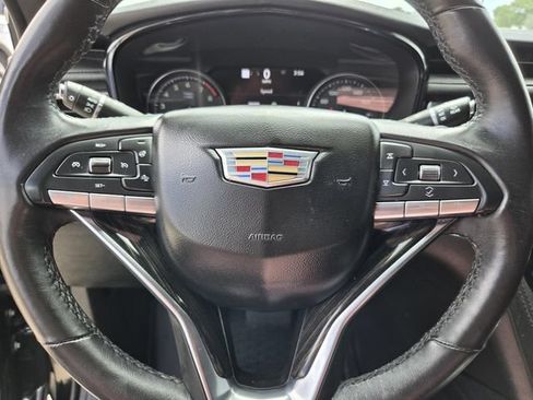 Used 2023 Cadillac XT6 Premium Luxury w/ Technology Package FWD image 5