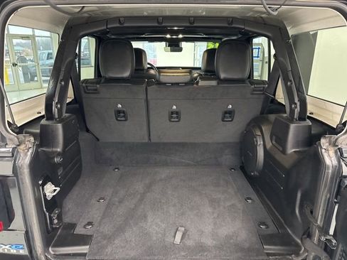 Used 2023 Jeep Wrangler Unlimited Sahara w/ Cold Weather Group image 12