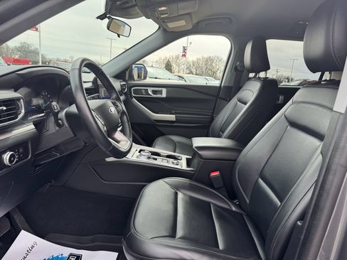 Used 2022 Ford Explorer XLT w/ Equipment Group 202A image 27