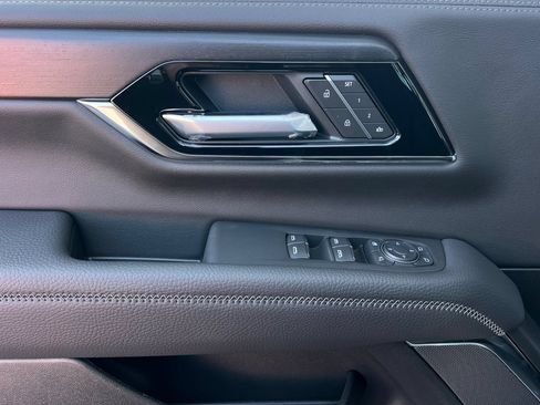 New 2026 GMC Yukon Denali w/ Denali Reserve Package AWD/4WD image 8