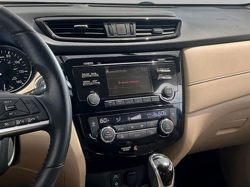 Used 2017 Nissan Rogue SV FWD image 7