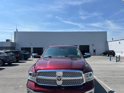 Used 2018 RAM 1500 Laramie w/ Convenience Group AWD/4WD image 3