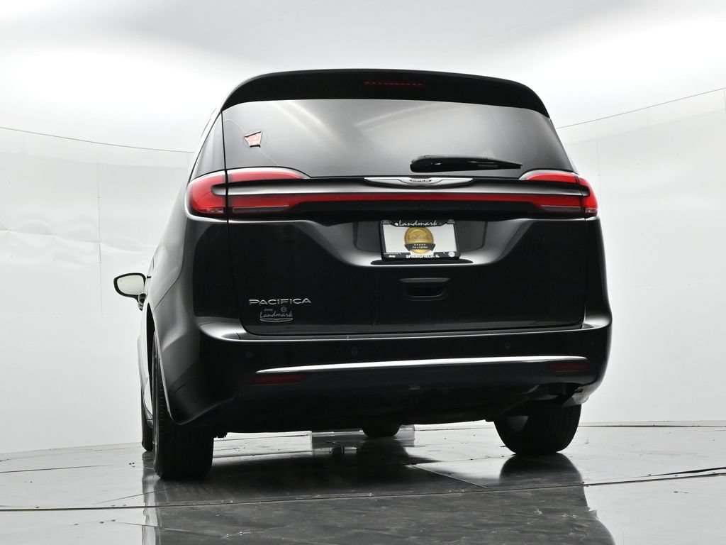 Used 2023 Chrysler Pacifica Touring-L FWD image 31