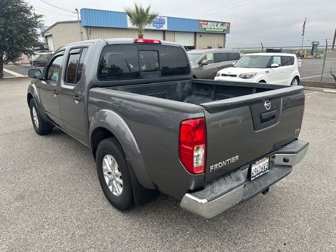 Used 2019 Nissan Frontier SV image 6