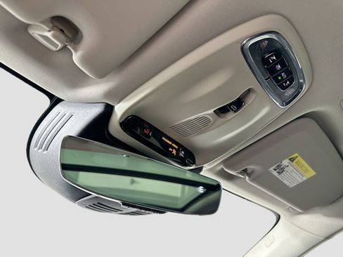 Used 2019 Volvo XC60 T6 Momentum w/ Advanced Package image 21