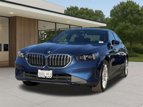 Used 2025 BMW 530i image 2