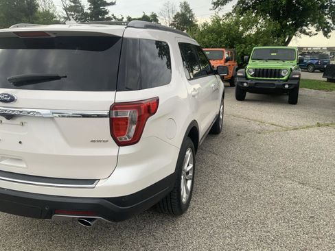 Used 2018 Ford Explorer XLT w/ Equipment Group 202A AWD/4WD image 13