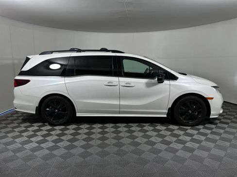 Used 2024 Honda Odyssey Sport image 4