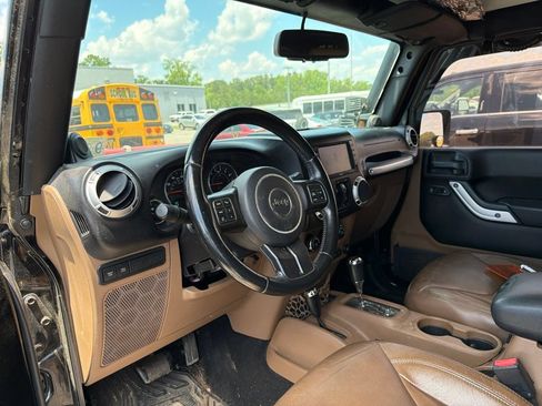 Used 2013 Jeep Wrangler Unlimited Rubicon w/ Connectivity Group AWD/4WD image 9