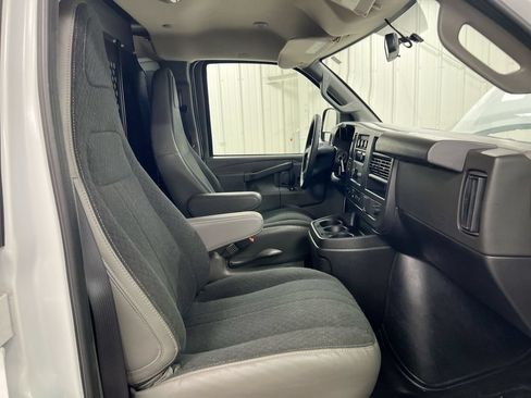 Used 2025 Chevrolet Express 2500 w/ Driver Convenience Package RWD image 20