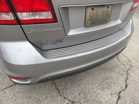 Used 2019 Dodge Journey SE image 16