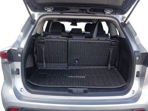 Used 2023 Toyota Highlander L image 13