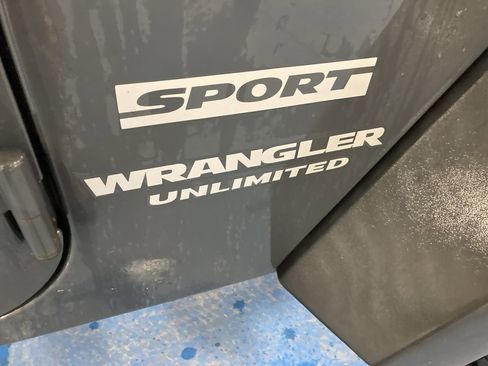 Used 2017 Jeep Wrangler Unlimited Sport w/ Max Tow Package image 9