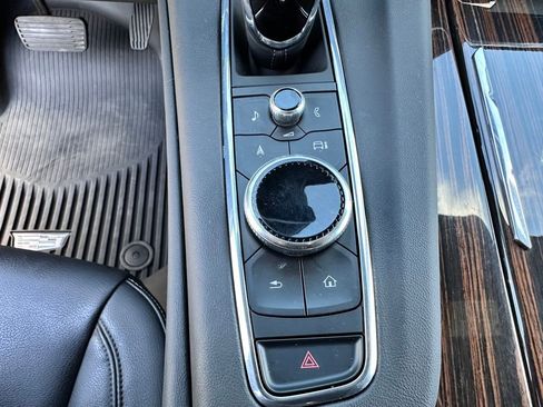 Used 2024 Cadillac Escalade Luxury AWD/4WD image 37