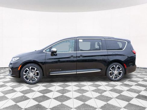 New 2026 Chrysler Pacifica Pinnacle w/ Trailer Tow Group FWD image 8