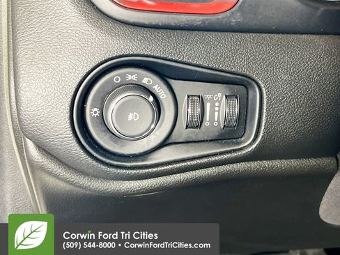 Used 2017 Jeep Renegade Trailhawk AWD/4WD image 19
