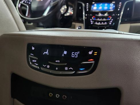 Used 2015 Cadillac Escalade Premium image 18