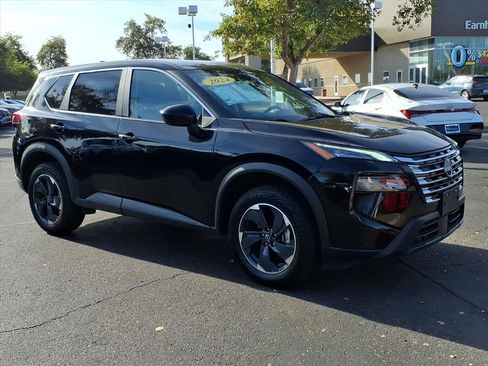 Used 2024 Nissan Rogue SV image 7