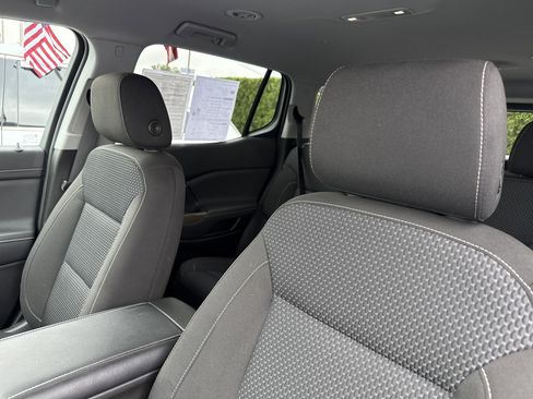 Certified 2023 GMC Acadia SLE w/ Driver Convenience Package image 12