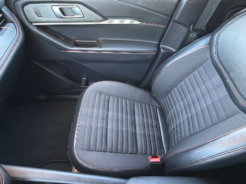 Used 2025 Ford Explorer ST-Line w/ ST-Line Street Pack AWD/4WD image 19