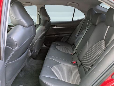 Used 2019 Toyota Camry SE image 14