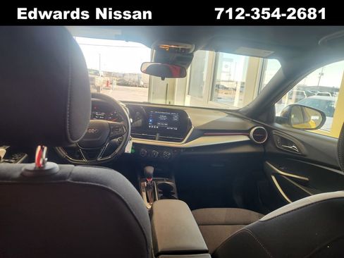 Used 2024 Chevrolet Trax RS w/ Driver Confidence Package image 16